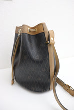 Lade das Bild in den Galerie-Viewer, Vintage Dior bucket with pouch

