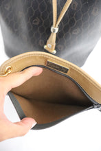 Lade das Bild in den Galerie-Viewer, Vintage Dior bucket with pouch
