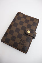 Load image into Gallery viewer, Louis Vuitton Damier Ebene Ring Agenda.
