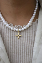 Load image into Gallery viewer, LV golden fleur de lis with freshwater pearls
