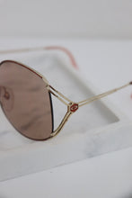Lade das Bild in den Galerie-Viewer, Y2K Christian Dior Pink Tinted Sunglasses

