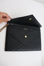 Lade das Bild in den Galerie-Viewer, BRAND NEW - YSL Gaby quilted leather envelope pouch on chain (retails $1090)
