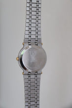 Lade das Bild in den Galerie-Viewer, Gucci 1990s Date Round Dial Two Tone Watch

