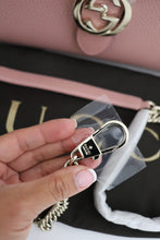 Lade das Bild in den Galerie-Viewer, Gucci GG Medium Interlocking Calfskin Shoulder bag in pink - BRAND NEW retails 1699
