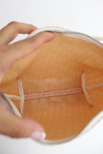 Lade das Bild in den Galerie-Viewer, Dior Monogram Pink Pochette
