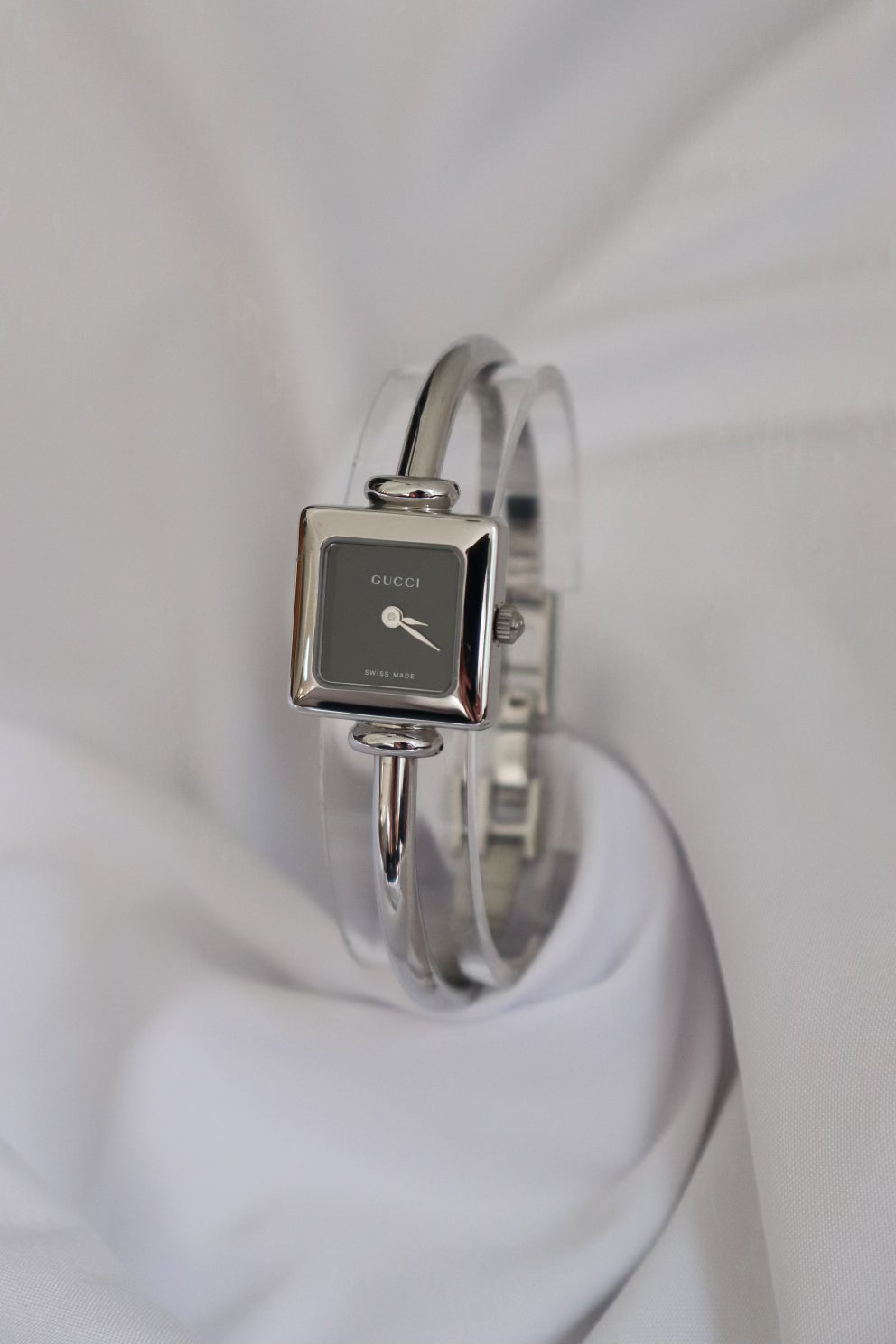 Gucci 1990L Vintage Square Watch – Black Dial with Silver Bracelet