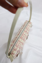 Lade das Bild in den Galerie-Viewer, Christian Dior girly Diorissimo pochette
