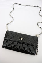 Lade das Bild in den Galerie-Viewer, Chanel black bifold wallet

