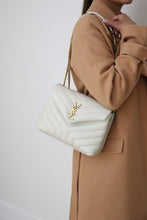 Lade das Bild in den Galerie-Viewer, BRAND NEW YSL Loulou Bag in Quilted leather (retails for 2950$)
