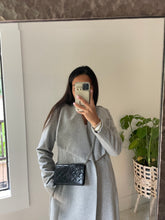 Lade das Bild in den Galerie-Viewer, Chanel quilted calfskin wallet
