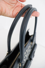 Lade das Bild in den Galerie-Viewer, Dior navy trotter bag
