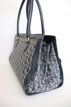 Lade das Bild in den Galerie-Viewer, Dior navy trotter bag
