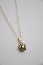Lade das Bild in den Galerie-Viewer, LV logo in dark brown
