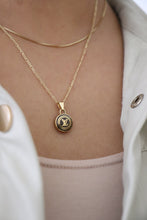 Lade das Bild in den Galerie-Viewer, LV logo in dark brown
