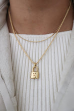 Lade das Bild in den Galerie-Viewer, Louis Vuitton mini lock

