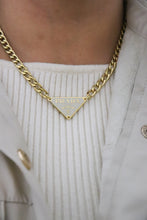 Lade das Bild in den Galerie-Viewer, Rare Prada white necklace
