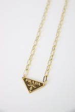 Lade das Bild in den Galerie-Viewer, Prada brown necklace
