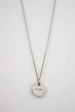 Lade das Bild in den Galerie-Viewer, Prada round silver necklace
