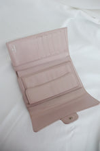 Lade das Bild in den Galerie-Viewer, Chanel quilted classic flap wallet -light pink
