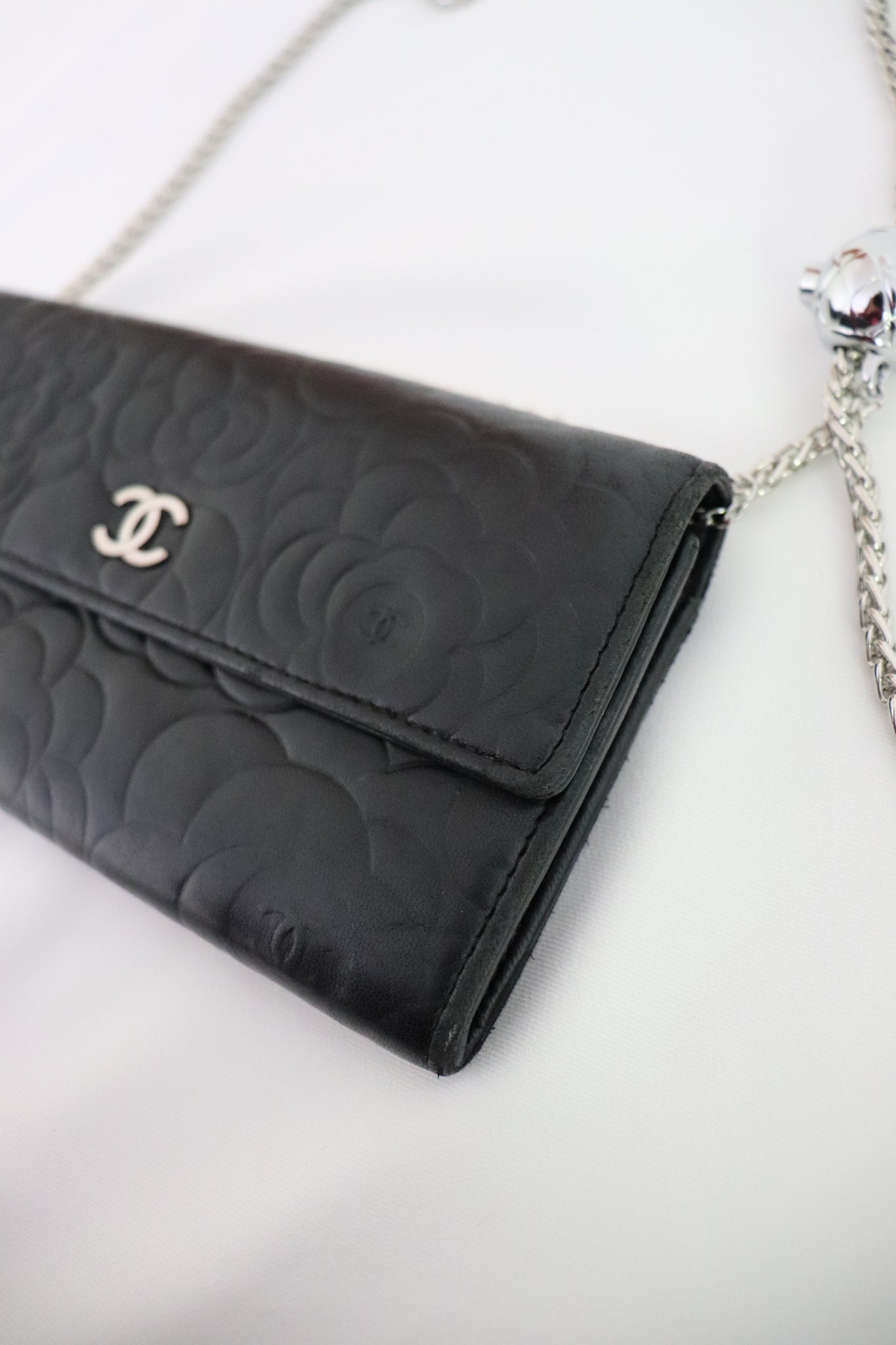 chanel camellia wallet chain