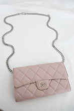 Lade das Bild in den Galerie-Viewer, Chanel quilted classic flap wallet -light pink
