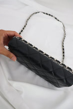 Lade das Bild in den Galerie-Viewer, Chanel lambskin quilted flap wallet
