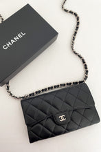 Lade das Bild in den Galerie-Viewer, Chanel classic flap wallet
