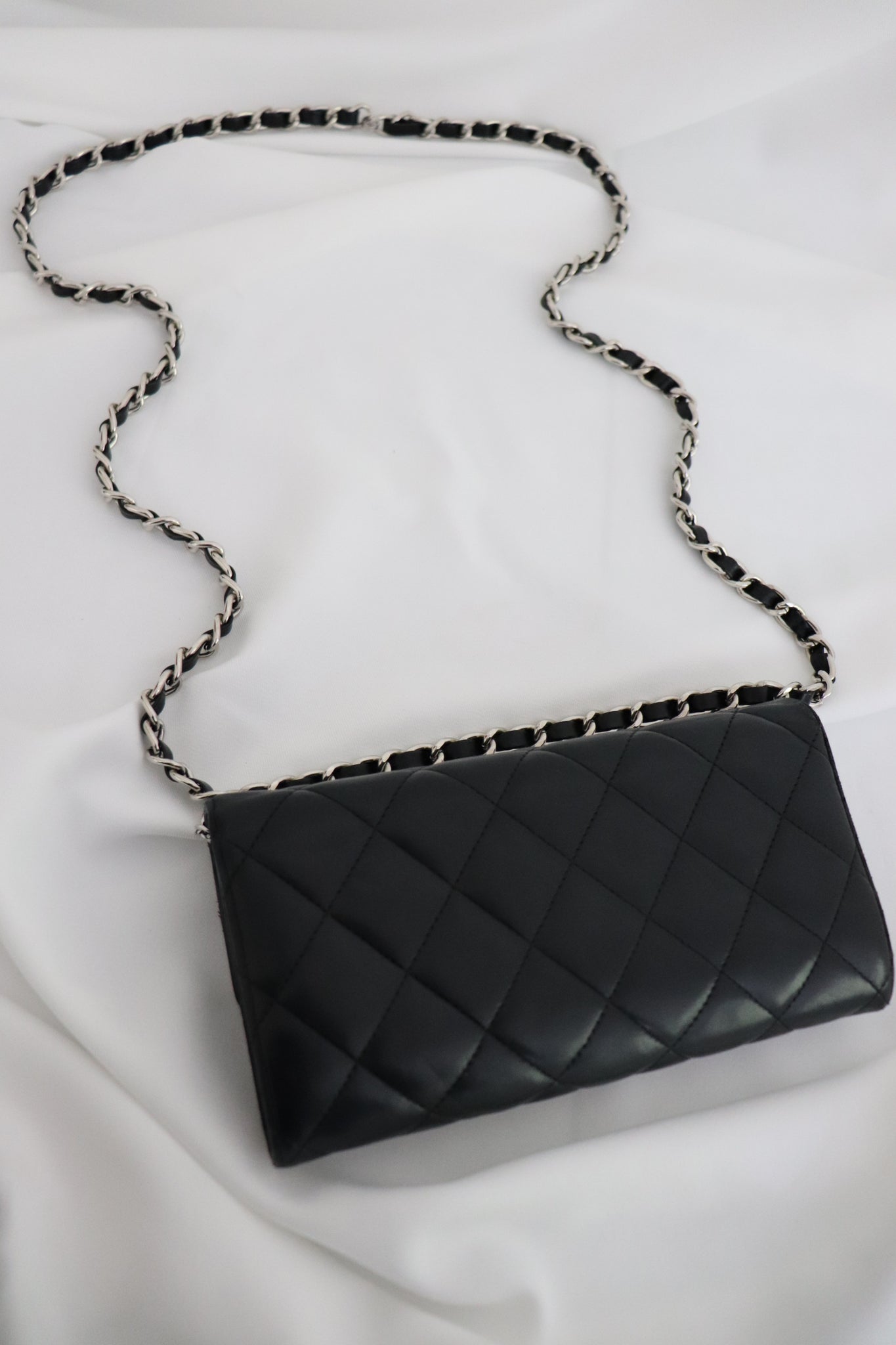Chanel Classic Quilted Yen Flap Wallet Black Lambskin – ＬＯＶＥＬＯＴＳＬＵＸＵＲＹ