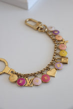 Lade das Bild in den Galerie-Viewer, Louis Vuitton fleur de lis in coral
