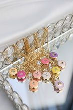 Lade das Bild in den Galerie-Viewer, Louis Vuitton fleur de lis in coral
