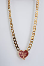Lade das Bild in den Galerie-Viewer, Prada red heart
