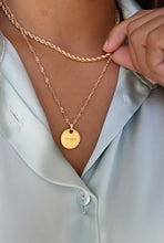 Lade das Bild in den Galerie-Viewer, Prada golden circle necklace
