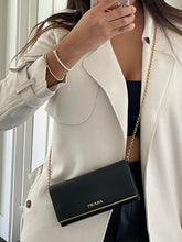 Lade das Bild in den Galerie-Viewer, Black Prada leather continental wallet
