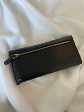 Lade das Bild in den Galerie-Viewer, Black Prada leather continental wallet

