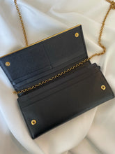 Lade das Bild in den Galerie-Viewer, Black Prada leather continental wallet
