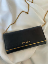 Lade das Bild in den Galerie-Viewer, Black Prada leather continental wallet
