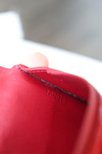 Load image into Gallery viewer, Louis Vuitton Vernis red coin purse
