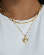 Lade das Bild in den Galerie-Viewer, Pearl heart necklace
