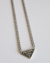 Lade das Bild in den Galerie-Viewer, Prada necklace in silver
