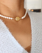 Lade das Bild in den Galerie-Viewer, Versace freshwater pearls
