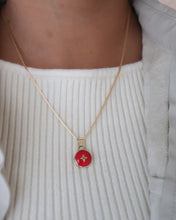 Lade das Bild in den Galerie-Viewer, Louis Vuitton flower in red
