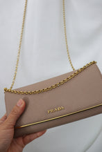 Lade das Bild in den Galerie-Viewer, Prada Saffiano metal bar continental flap wallet
