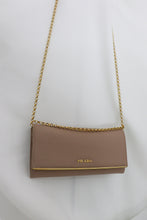 Lade das Bild in den Galerie-Viewer, Prada Saffiano metal bar continental flap wallet
