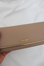 Lade das Bild in den Galerie-Viewer, Prada Saffiano metal bar continental flap wallet
