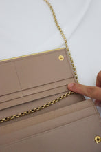 Lade das Bild in den Galerie-Viewer, Prada Saffiano metal bar continental flap wallet
