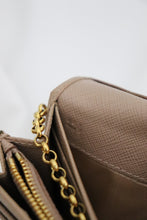 Lade das Bild in den Galerie-Viewer, Prada Saffiano metal bar continental flap wallet
