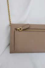 Lade das Bild in den Galerie-Viewer, Prada Saffiano metal bar continental flap wallet
