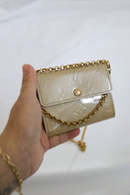 Load image into Gallery viewer, Vintage Louis Vuitton Dentelle Ludlow wallet

