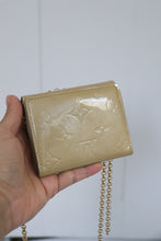 Lade das Bild in den Galerie-Viewer, Vintage Louis Vuitton Dentelle Ludlow wallet
