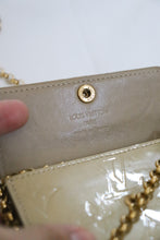 Lade das Bild in den Galerie-Viewer, Vintage Louis Vuitton Dentelle Ludlow wallet
